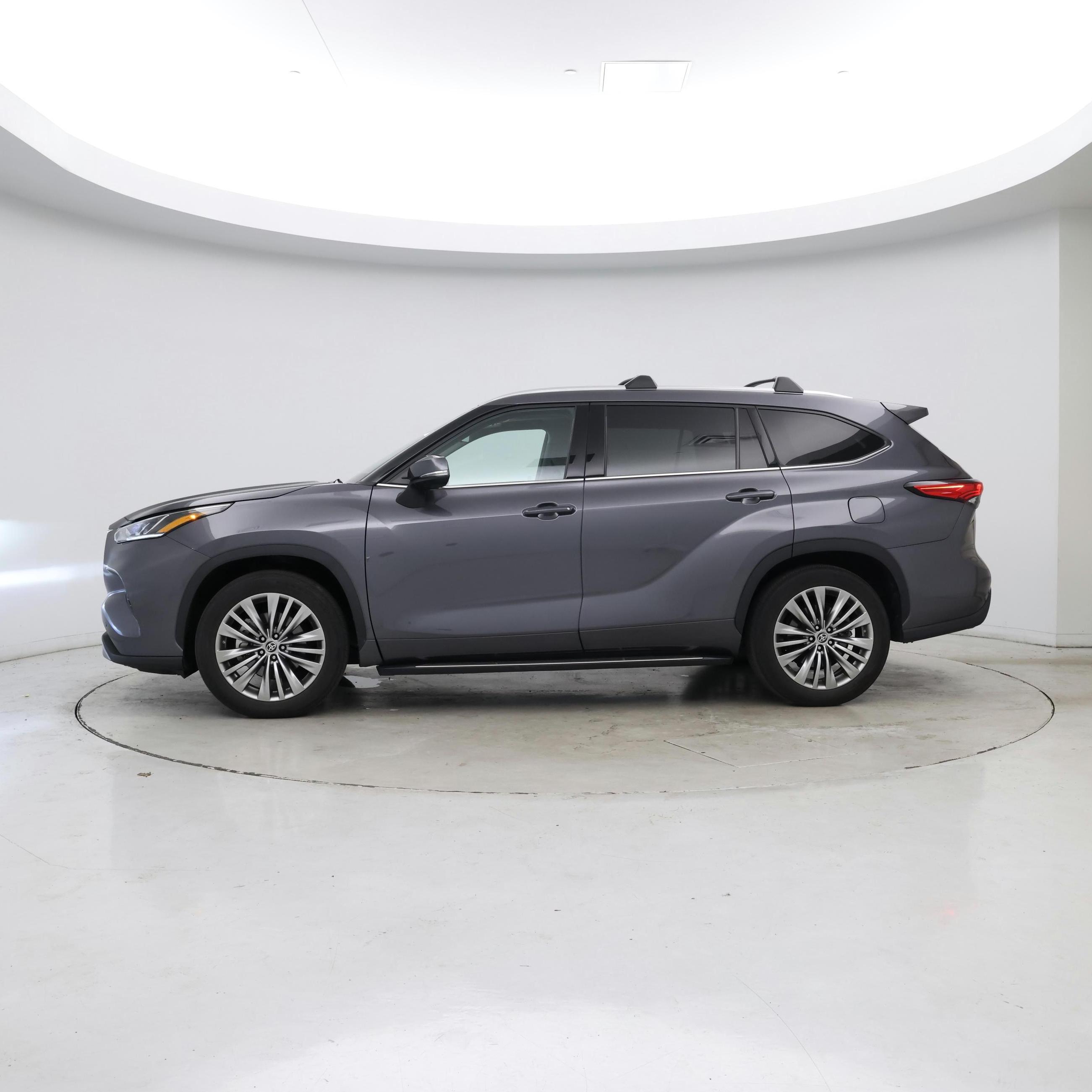 Thumbnail: 2021 Toyota Highlander - 3
