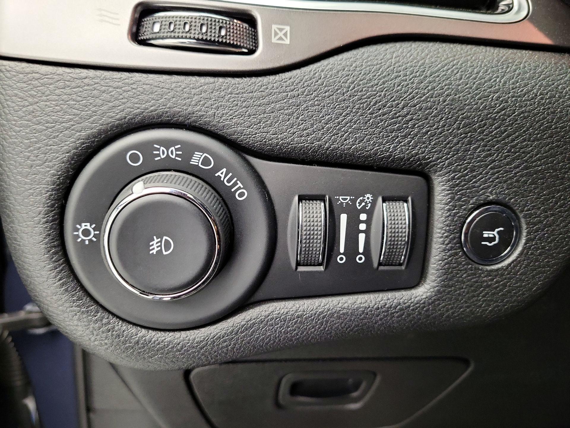 Thumbnail: 2020 Jeep Cherokee - 13