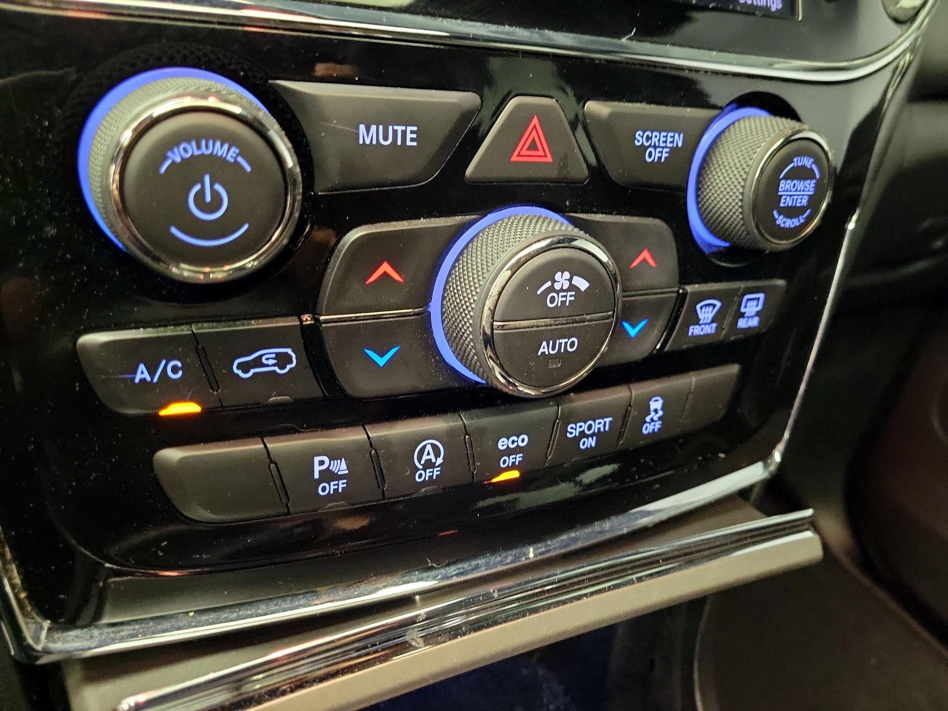 Thumbnail: 2020 Jeep Grand Cherokee - 17