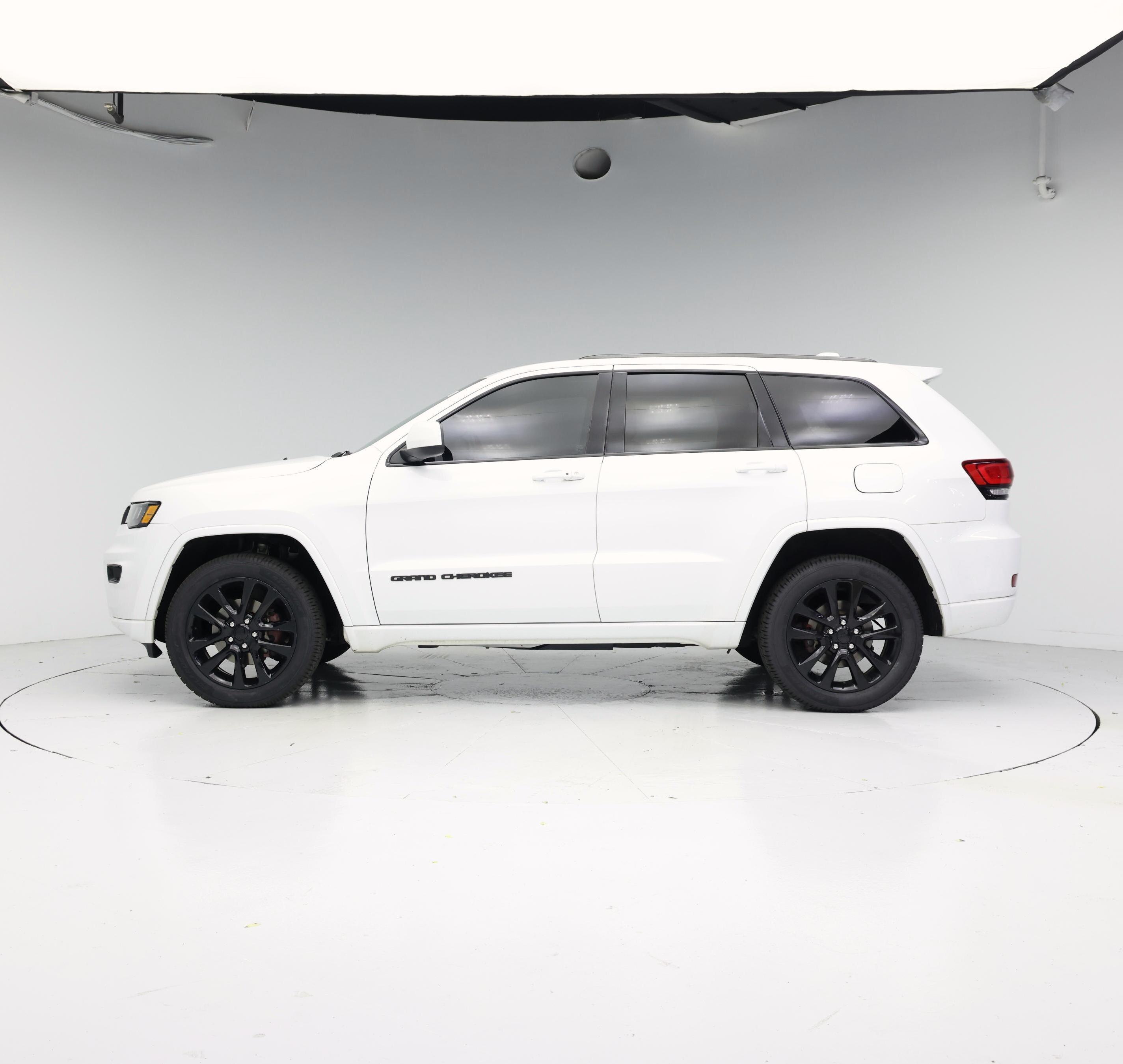 Thumbnail: 2020 Jeep Grand Cherokee - 3
