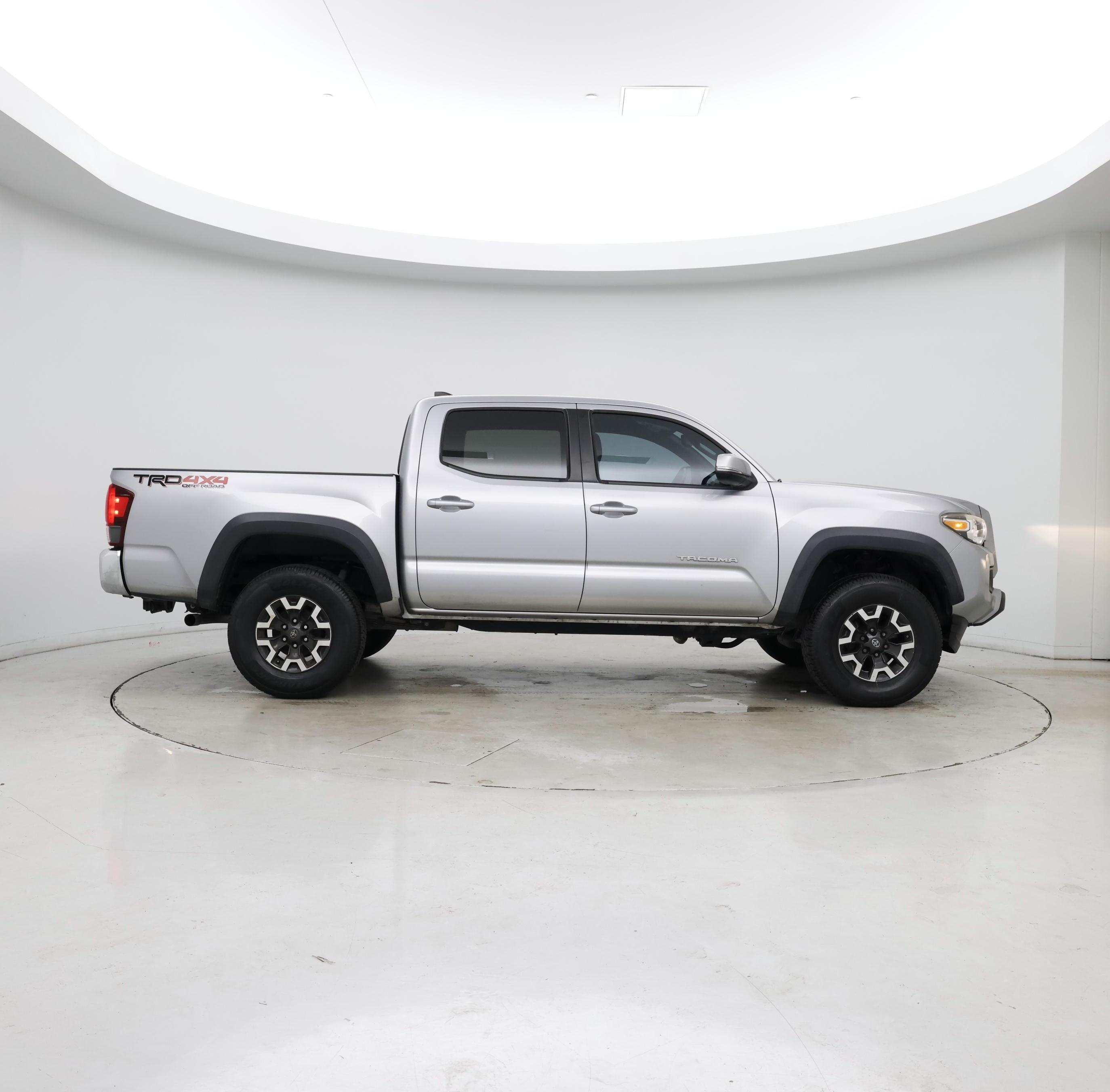 Thumbnail: 2019 Toyota Tacoma - 7