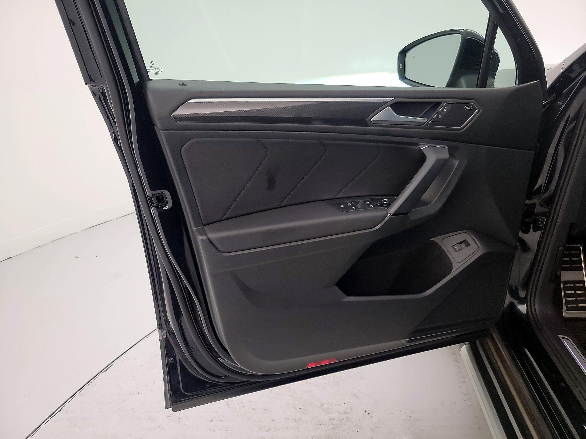 Thumbnail: 2019 Volkswagen Tiguan - 12