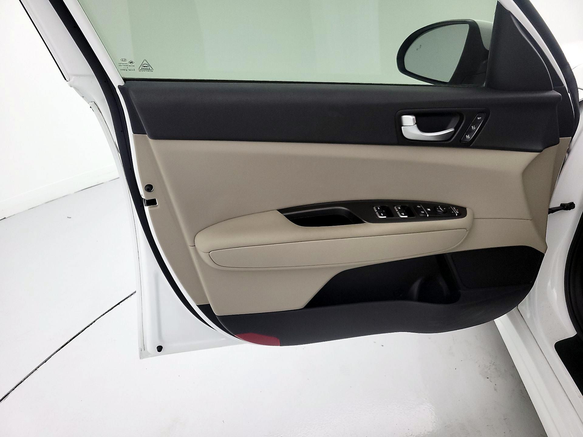 Thumbnail: 2016 Kia Optima - 12