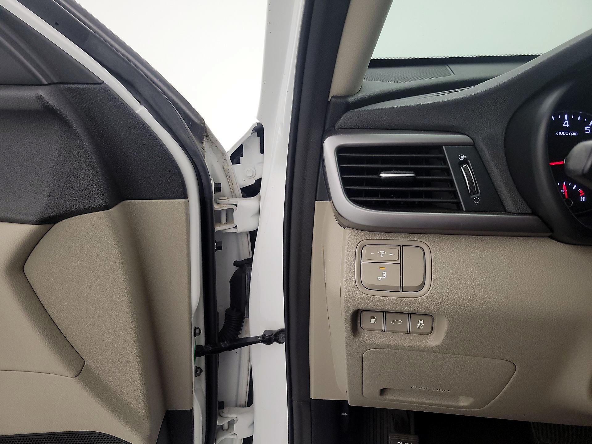 Thumbnail: 2016 Kia Optima - 13