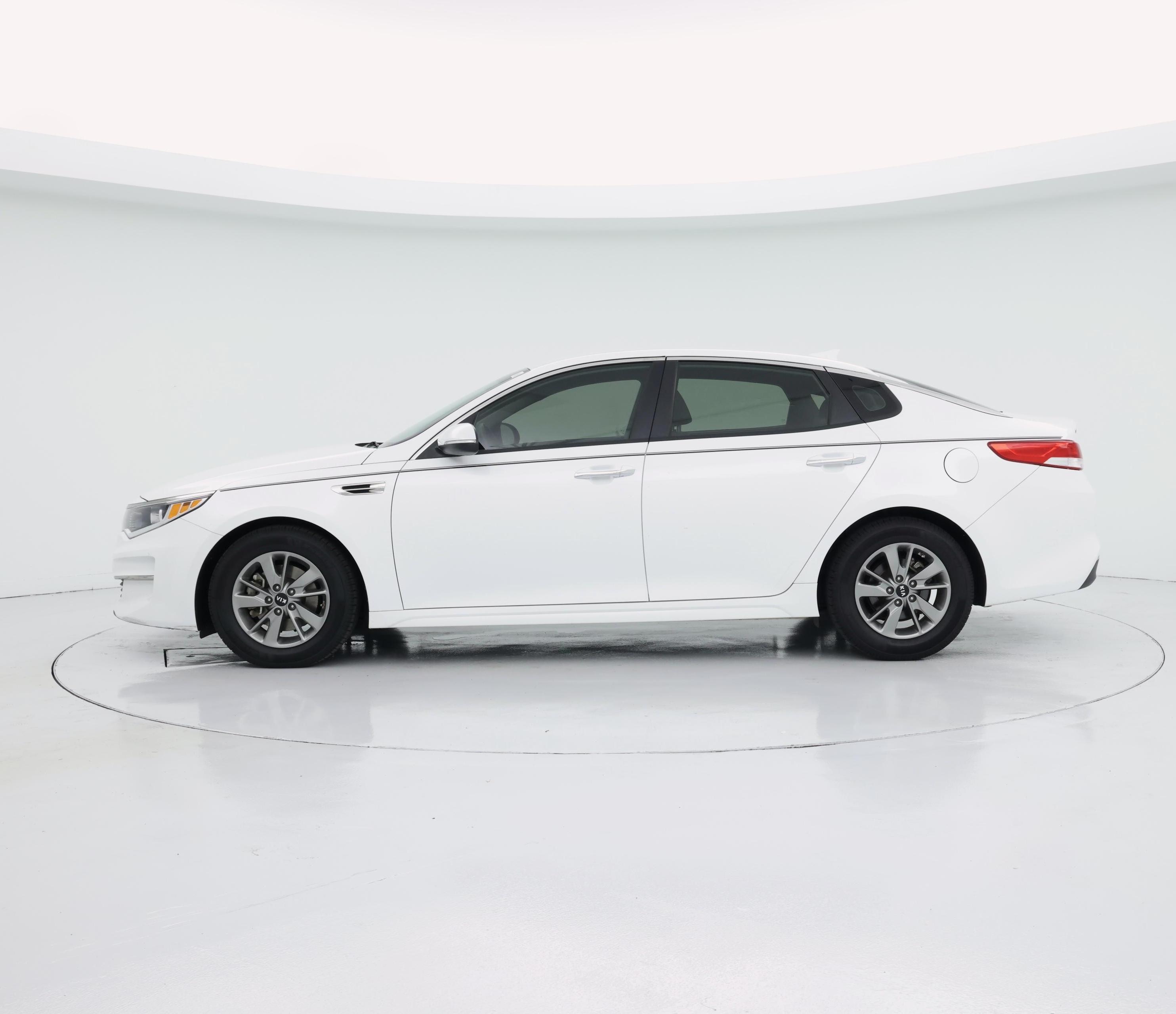 Thumbnail: 2016 Kia Optima - 3