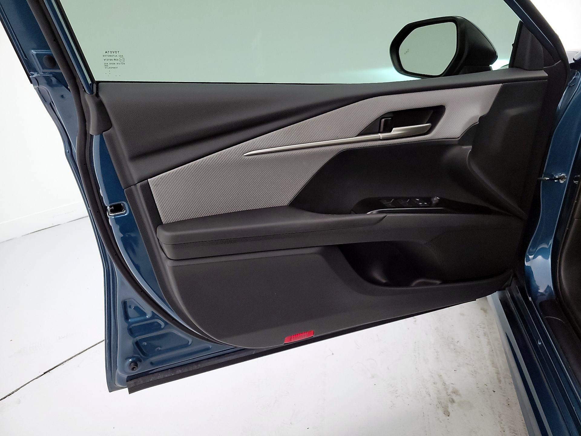 Thumbnail: 2025 Toyota Camry - 12