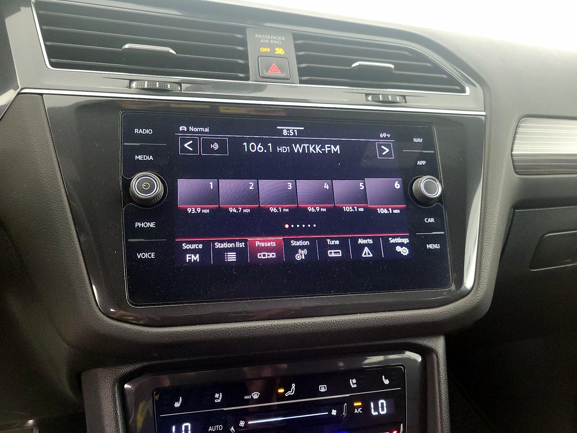 Thumbnail: 2022 Volkswagen Tiguan - 16