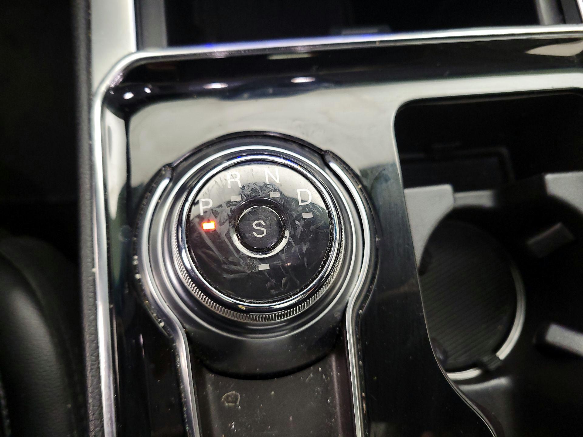 Thumbnail: 2019 Ford Edge - 17