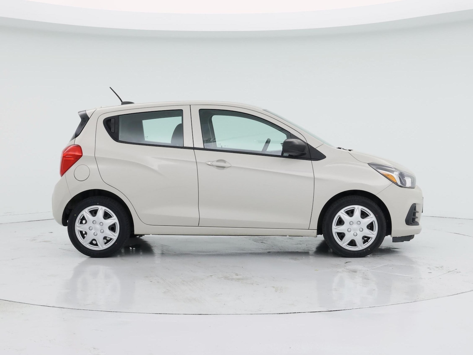 2016 Chevrolet Spark LS - Photo 8