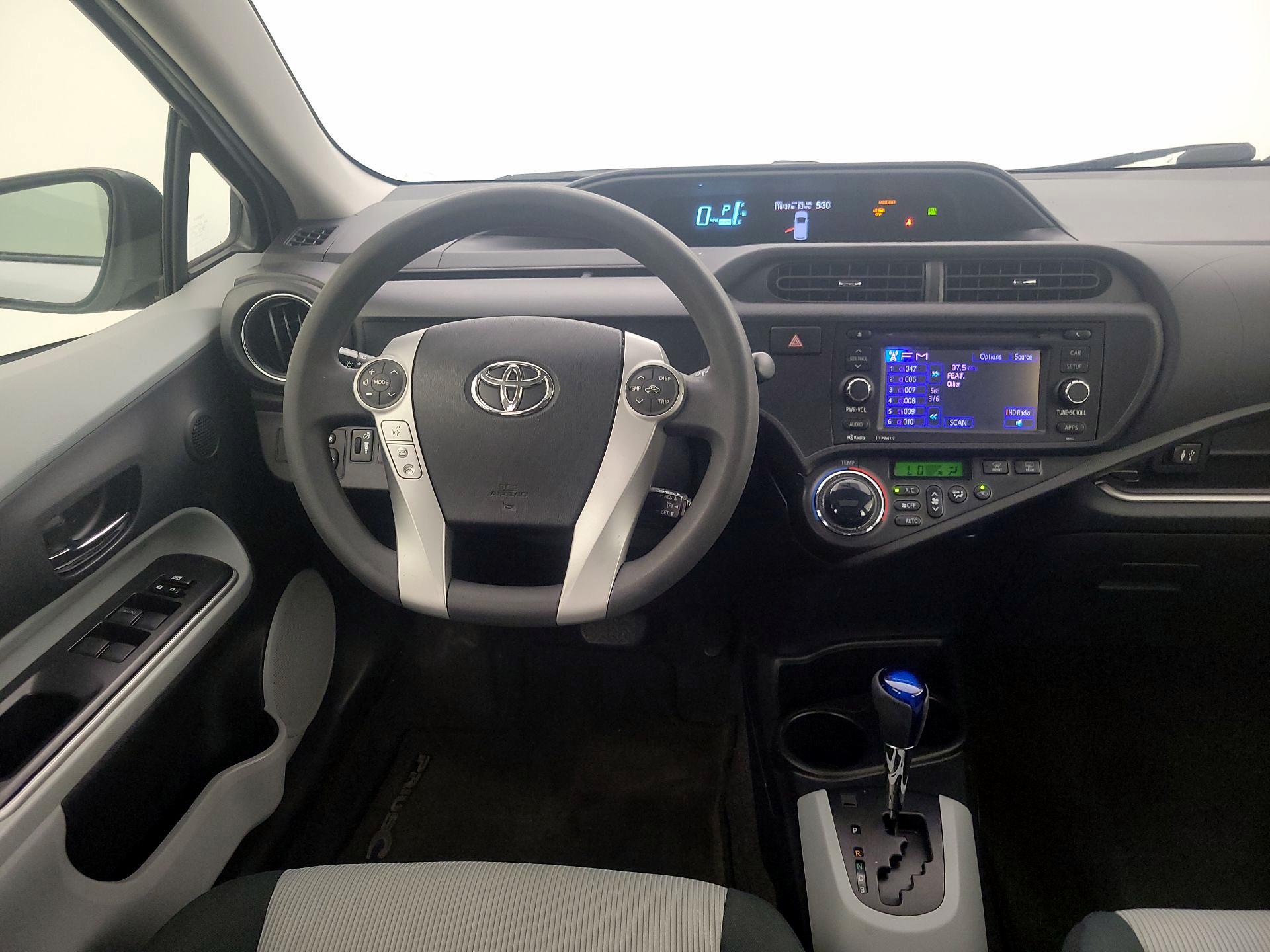 Thumbnail: 2014 Toyota Prius c - 10
