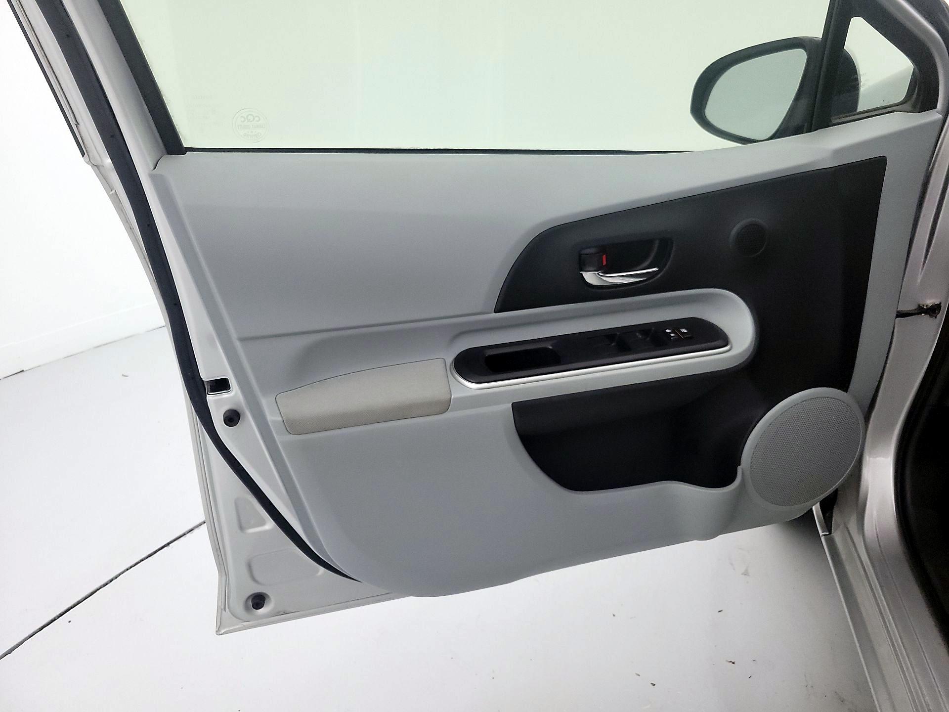 Thumbnail: 2014 Toyota Prius c - 12