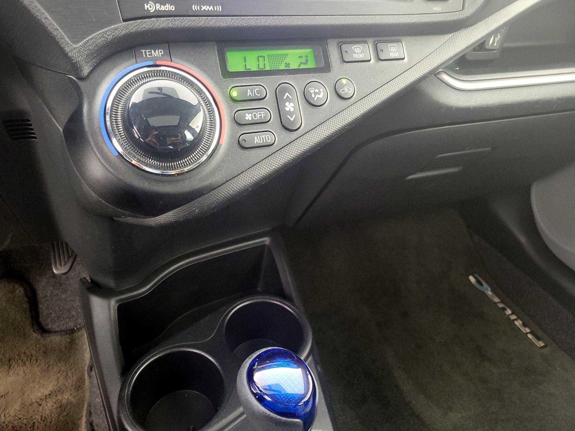 Thumbnail: 2014 Toyota Prius c - 15