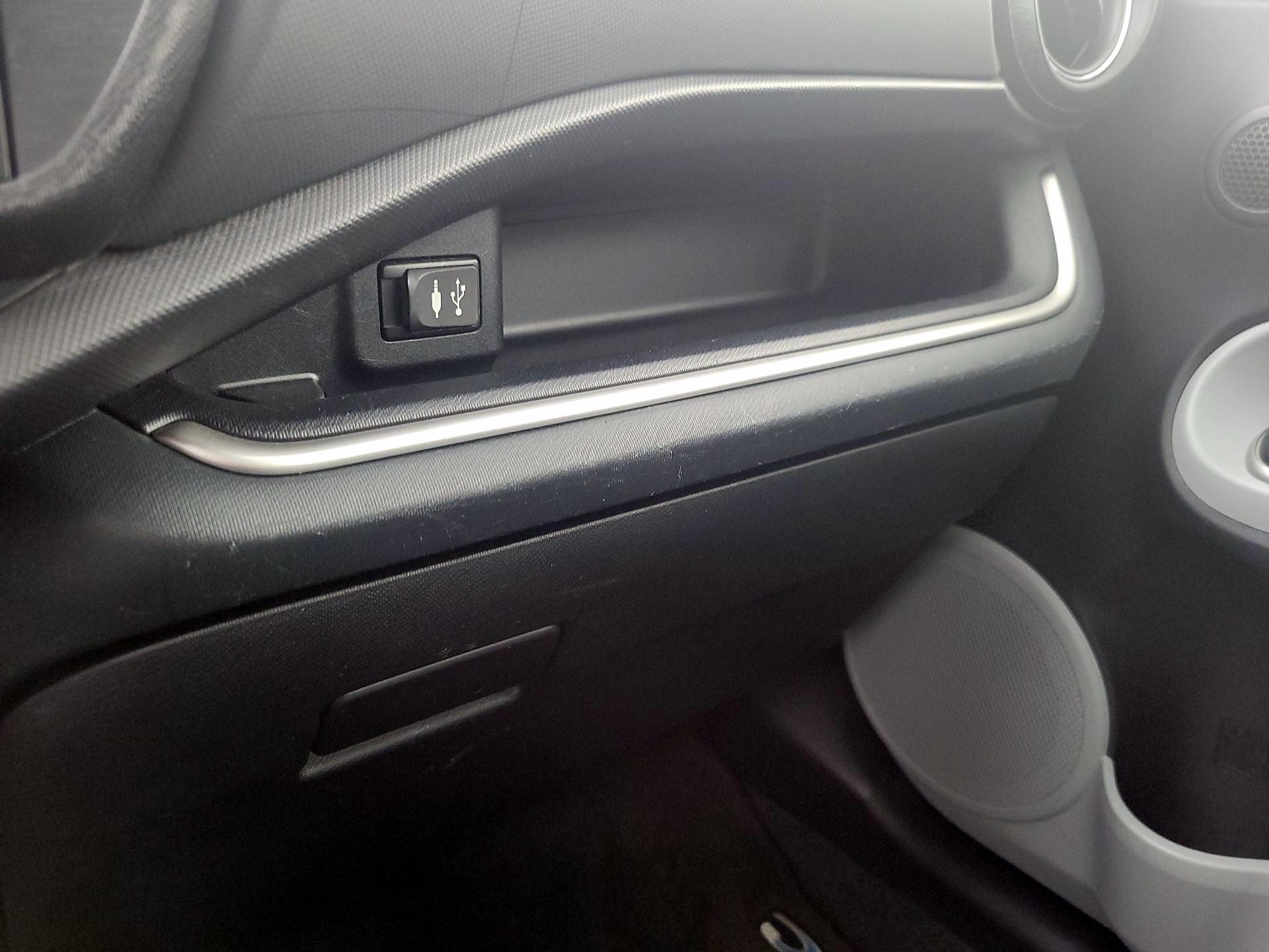 Thumbnail: 2014 Toyota Prius c - 17