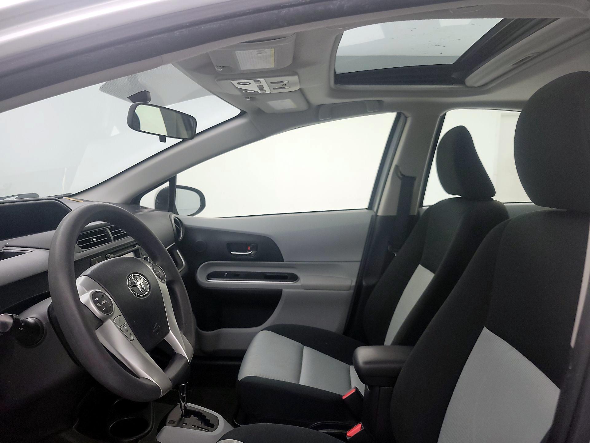 Thumbnail: 2014 Toyota Prius c - 18