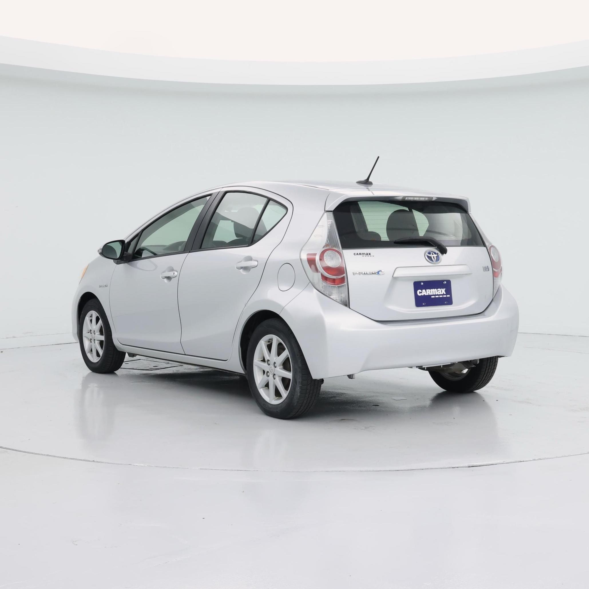 Thumbnail: 2014 Toyota Prius c - 2