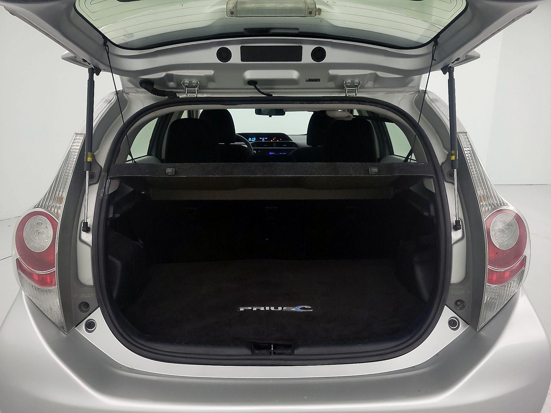 Thumbnail: 2014 Toyota Prius c - 20