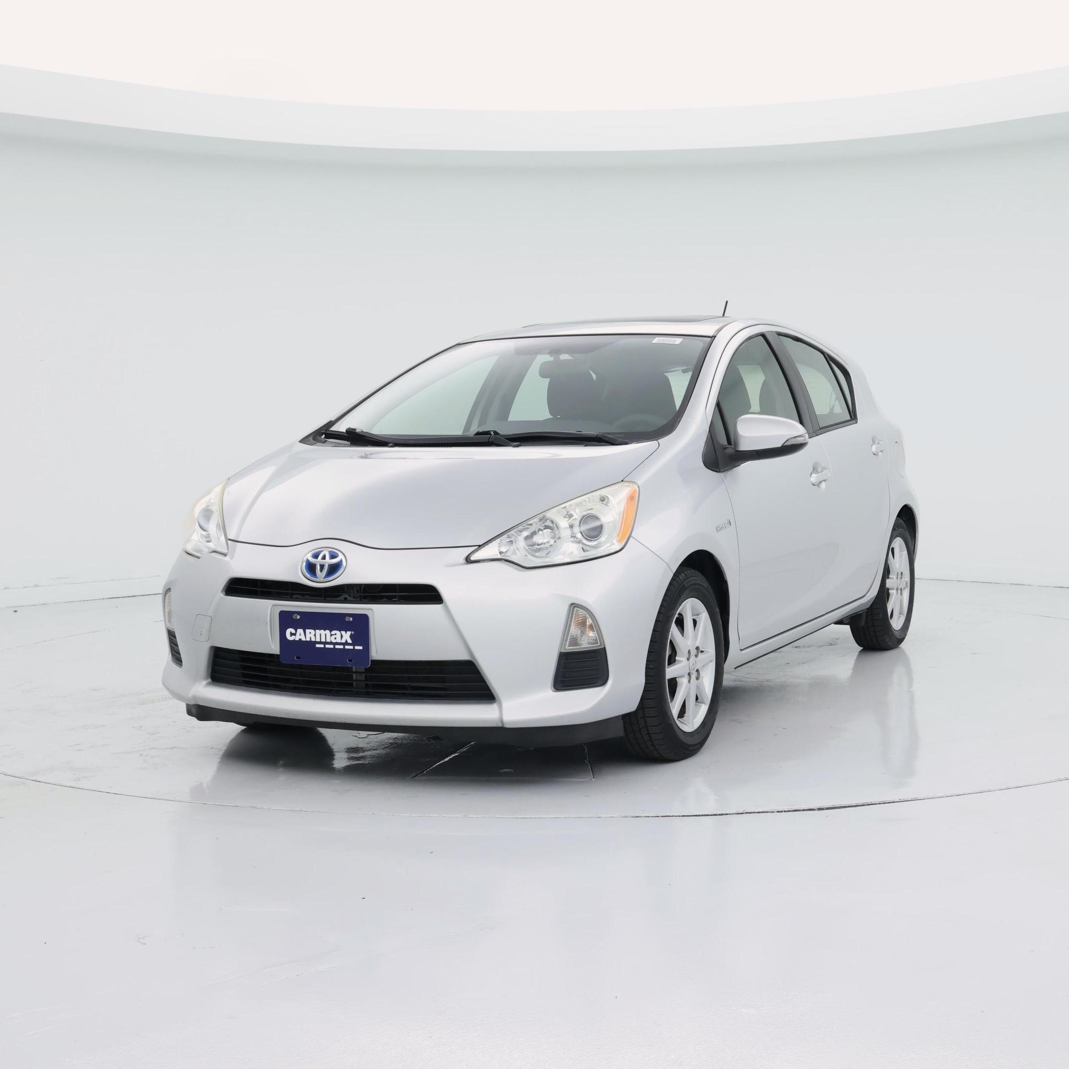 Thumbnail: 2014 Toyota Prius c - 4
