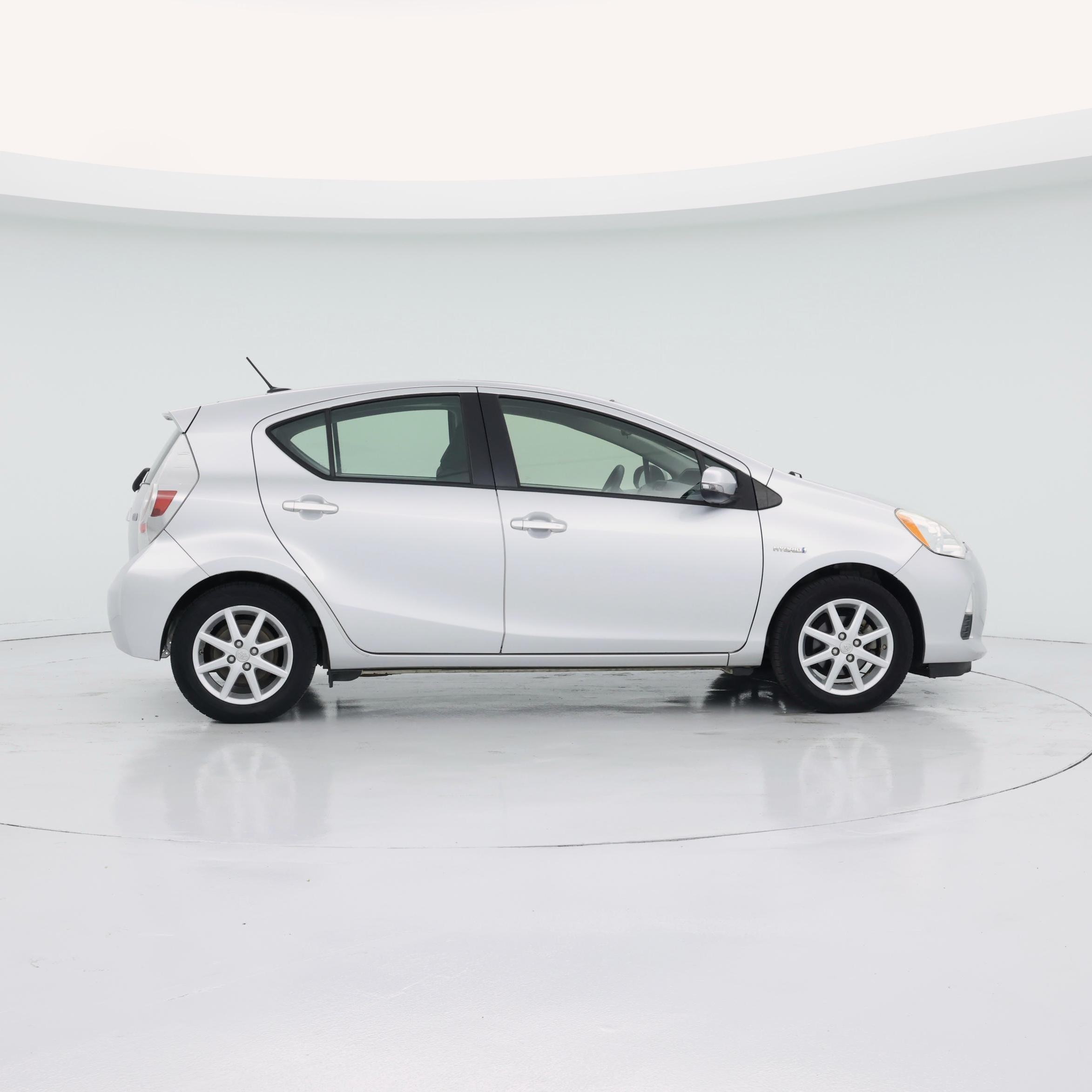 Thumbnail: 2014 Toyota Prius c - 7