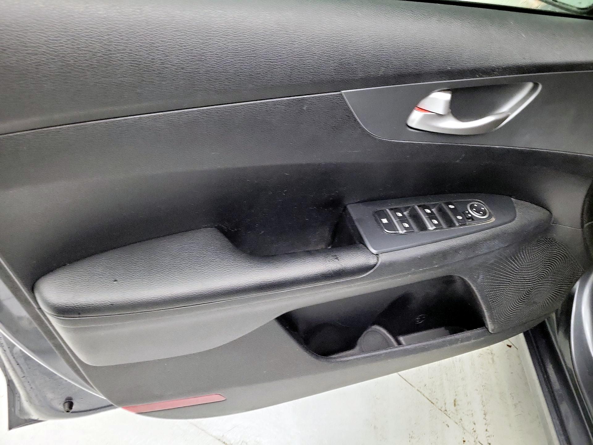 Thumbnail: 2020 Kia Forte - 12