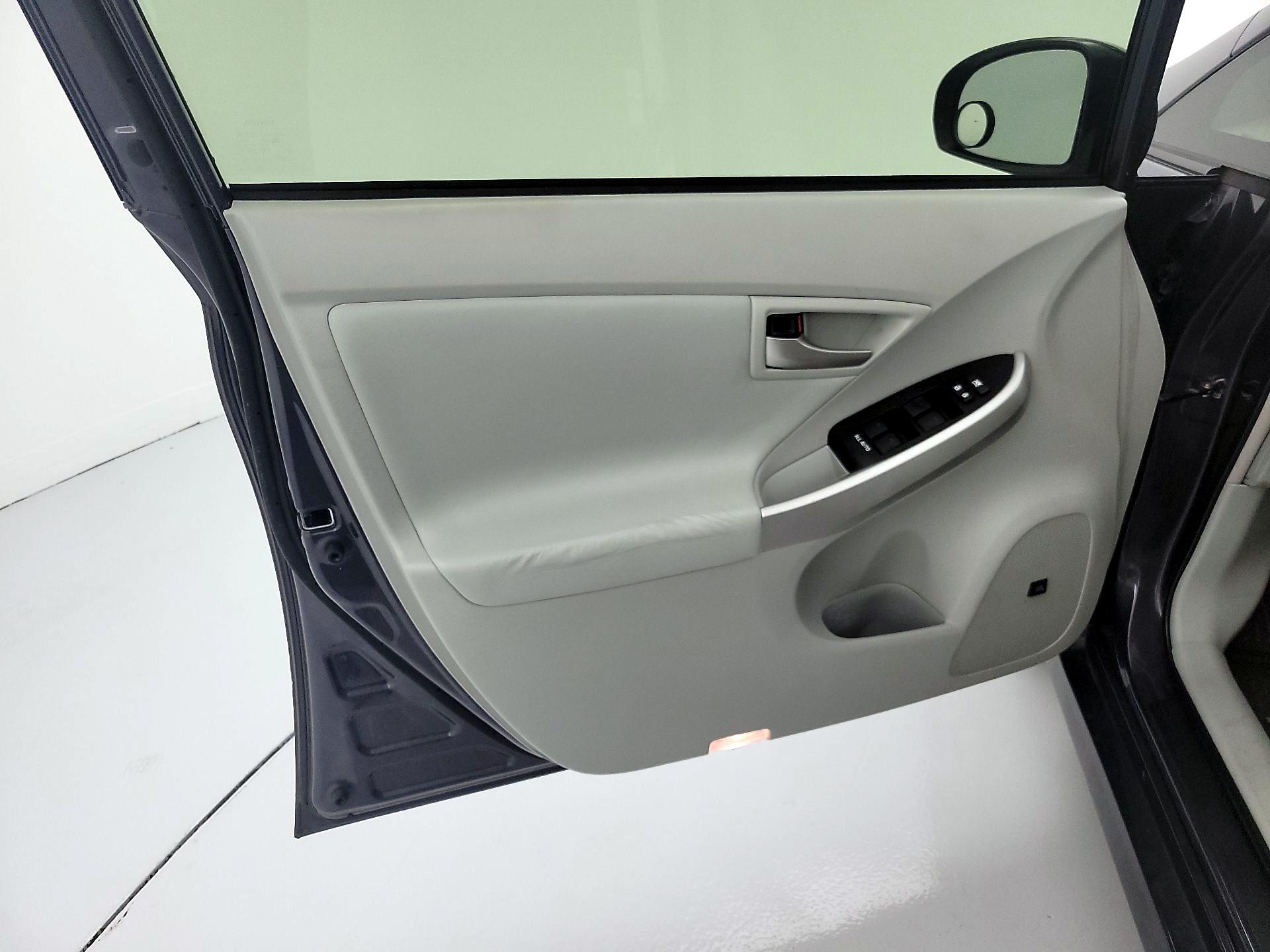 Thumbnail: 2015 Toyota Prius - 12