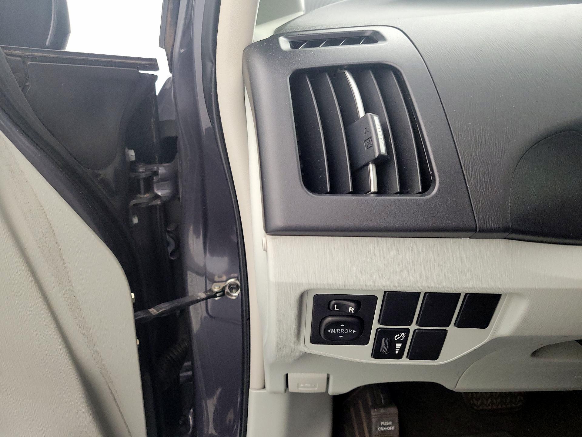 Thumbnail: 2015 Toyota Prius - 13