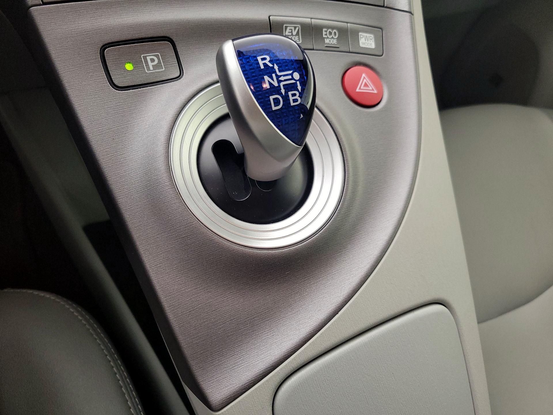 Thumbnail: 2015 Toyota Prius - 18