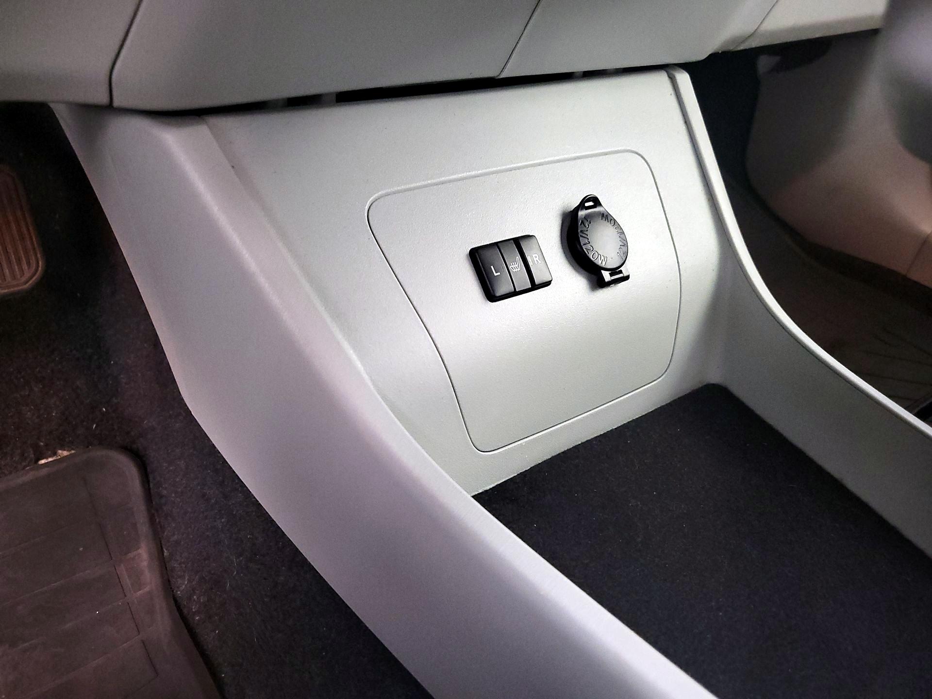 Thumbnail: 2015 Toyota Prius - 19