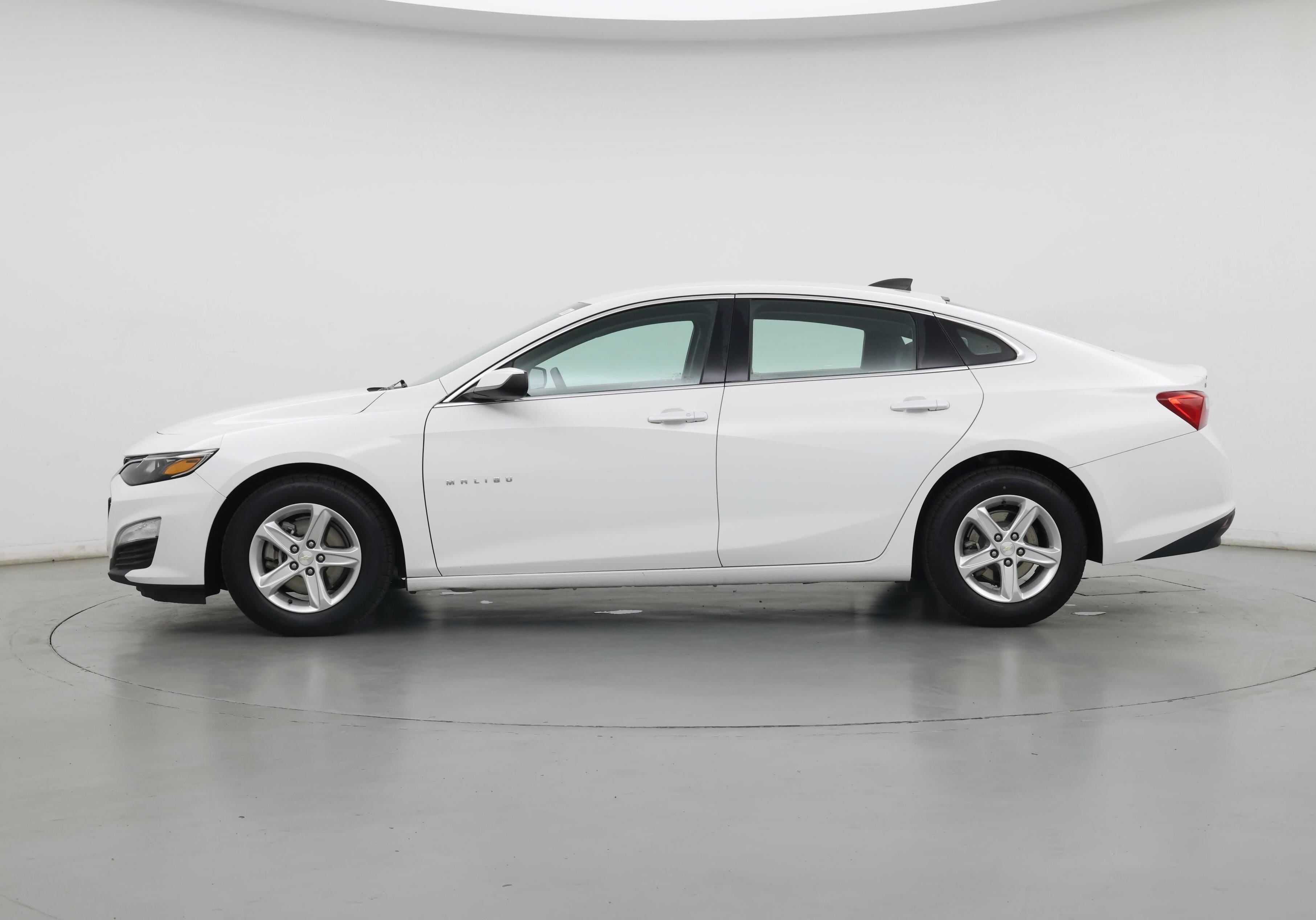 Thumbnail: 2020 Chevrolet Malibu - 3