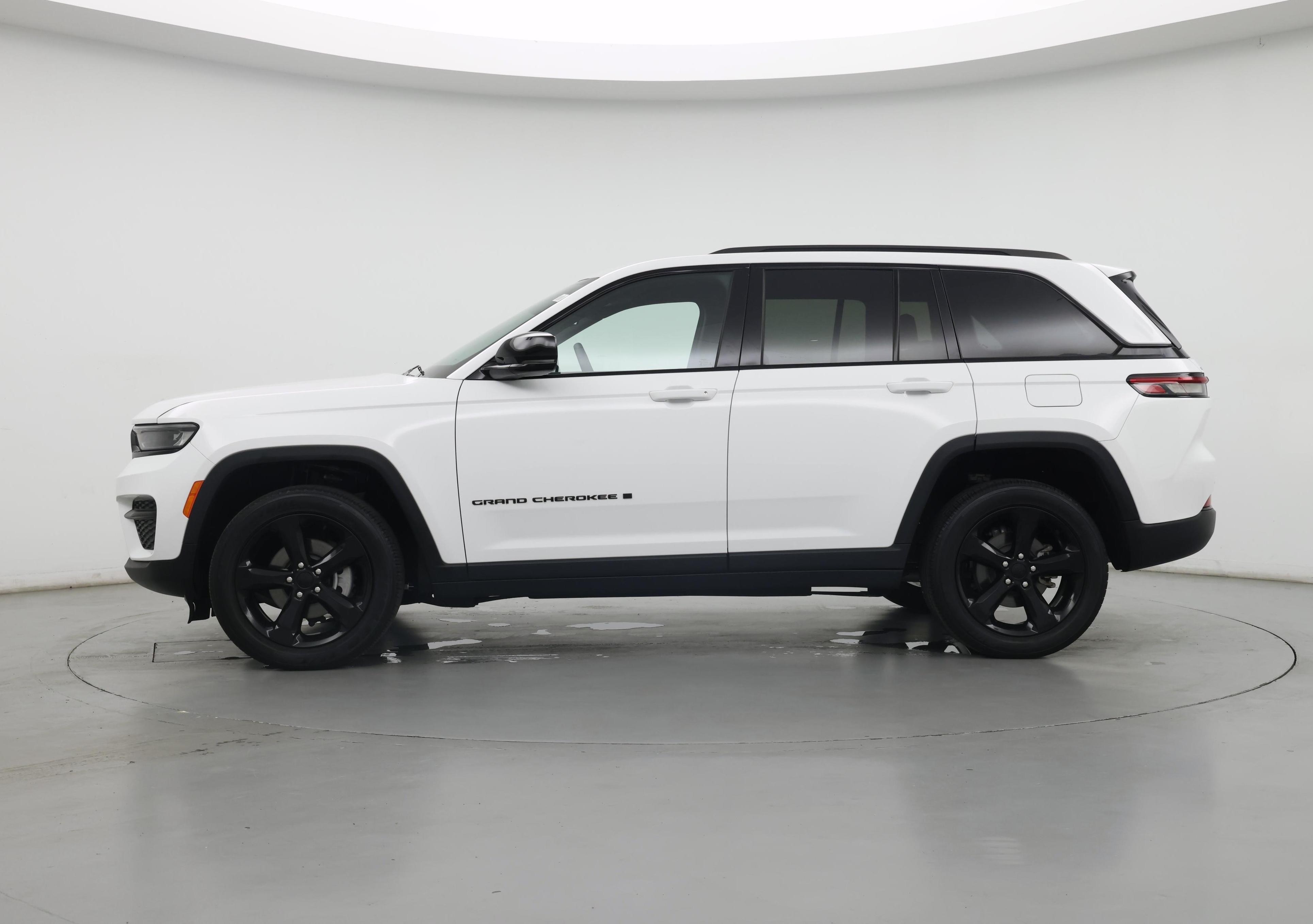 Thumbnail: 2023 Jeep Grand Cherokee - 3