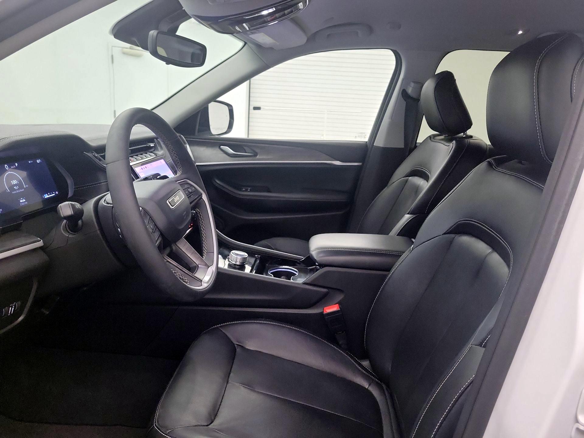 Thumbnail: 2023 Jeep Grand Cherokee - 11