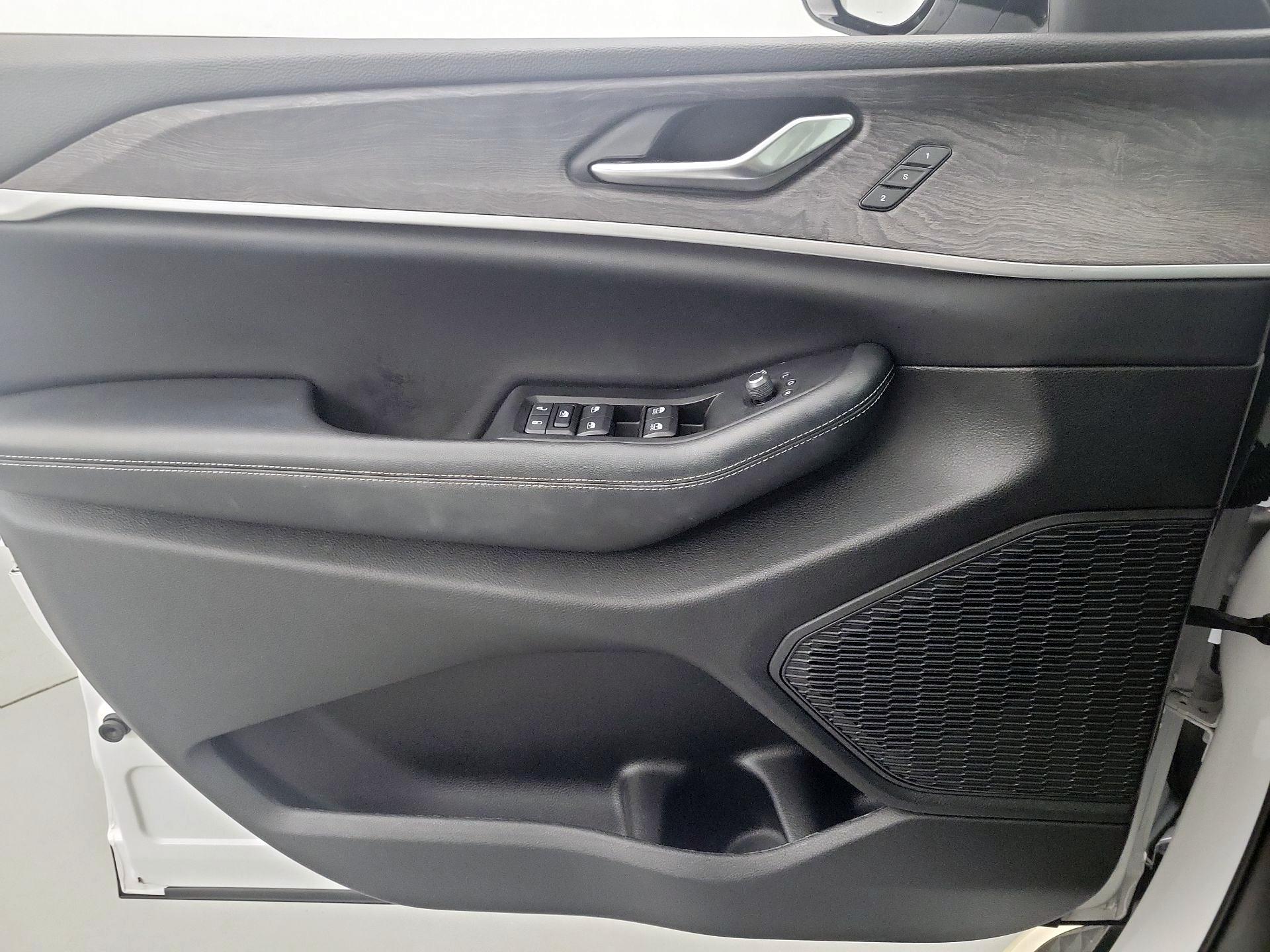 Thumbnail: 2023 Jeep Grand Cherokee - 12