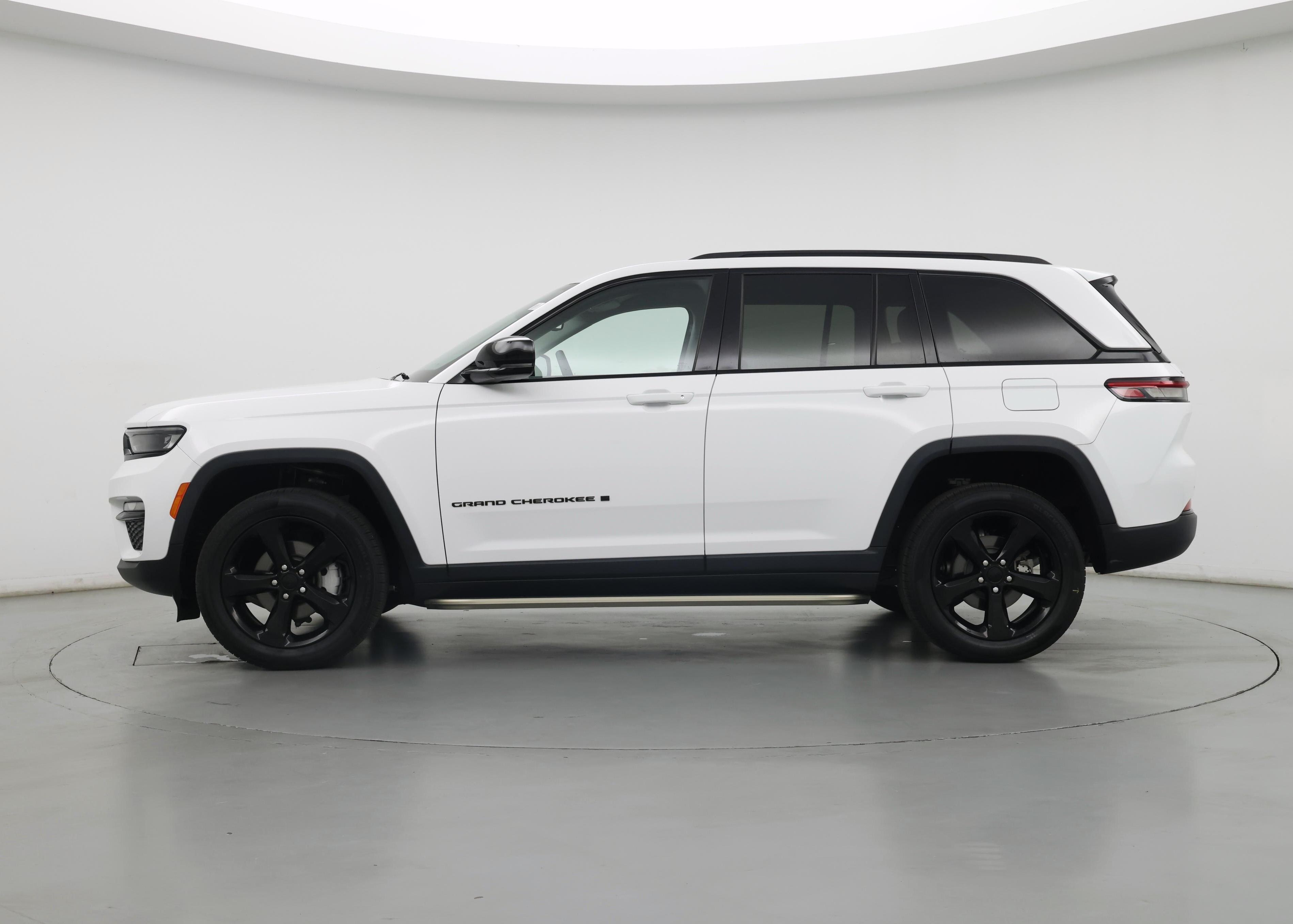 Thumbnail: 2023 Jeep Grand Cherokee - 3