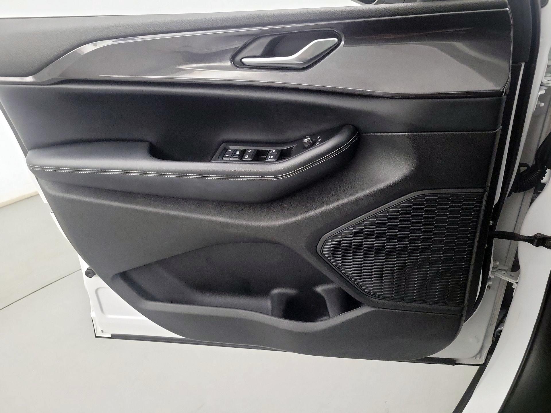 Thumbnail: 2023 Jeep Grand Cherokee - 12