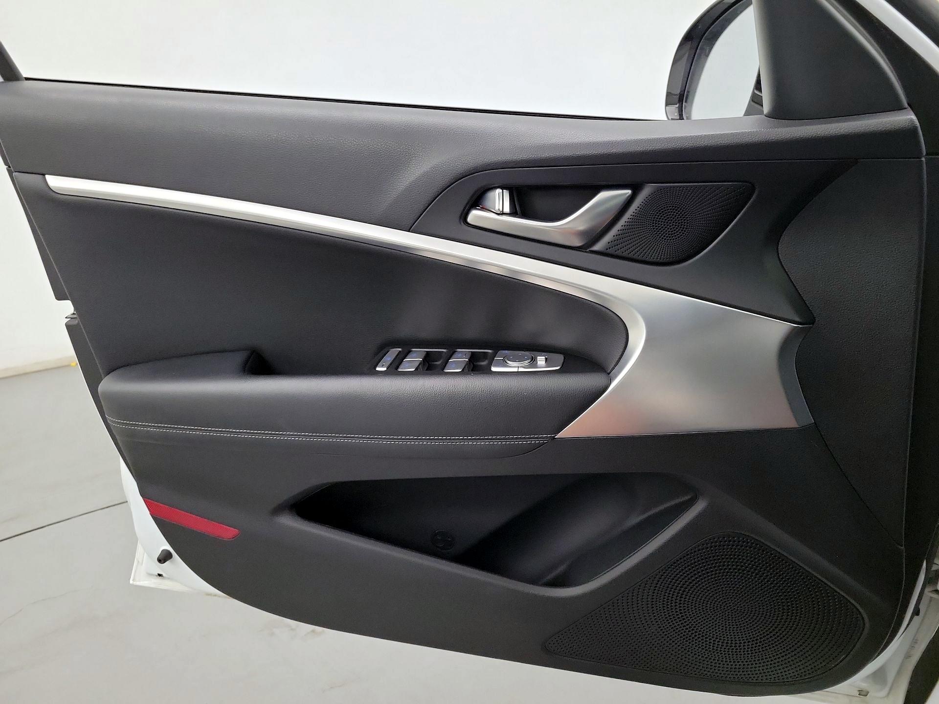 Thumbnail: 2022 Genesis G70 - 12