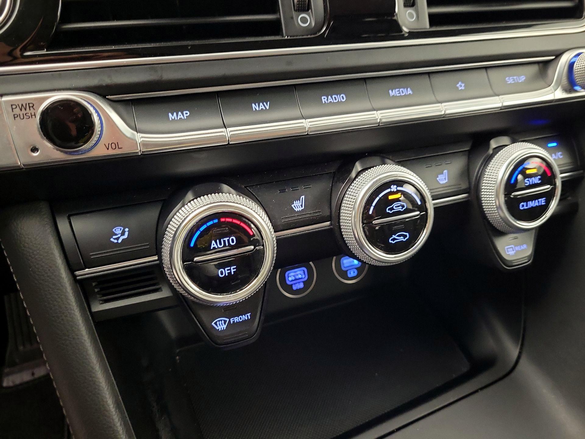 Thumbnail: 2022 Genesis G70 - 17
