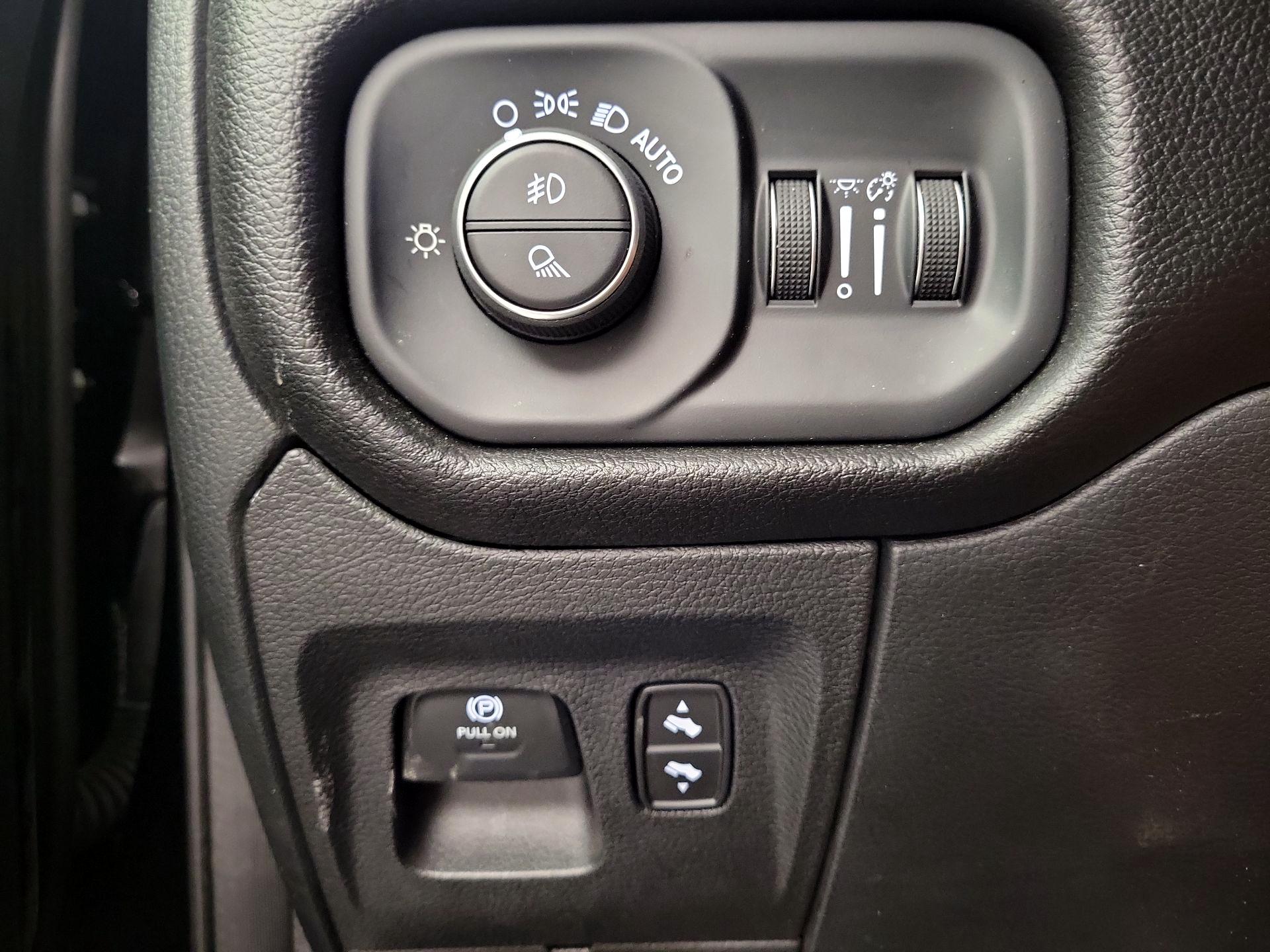 Thumbnail: 2025 RAM 1500 - 11