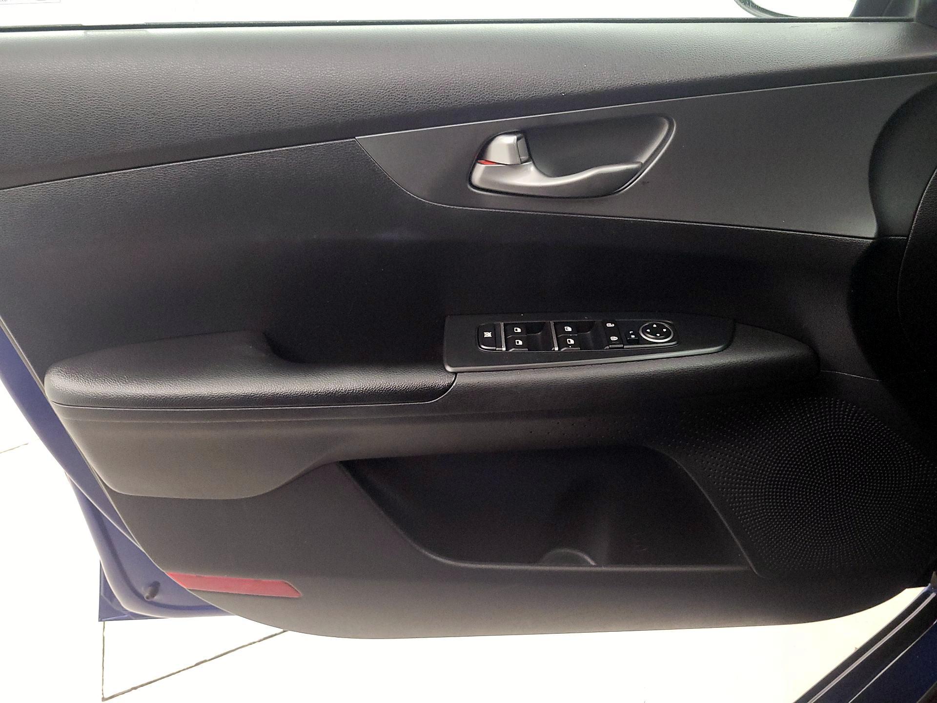Thumbnail: 2021 Kia Forte - 12
