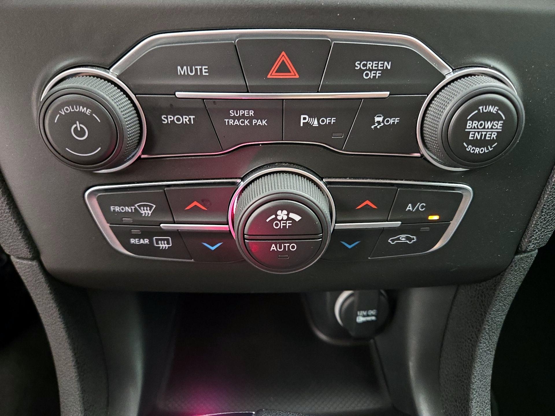 Thumbnail: 2022 Dodge Charger - 16