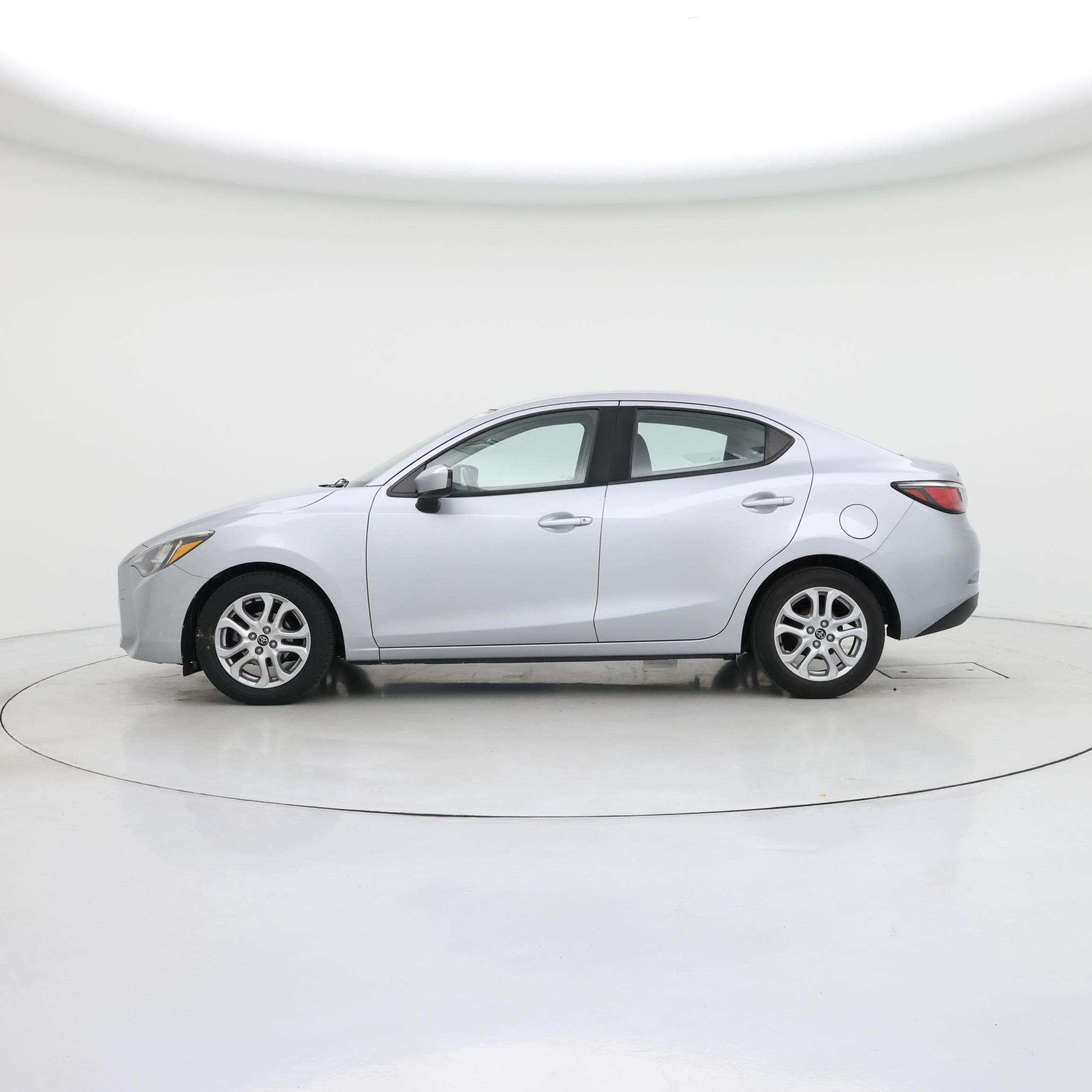 Thumbnail: 2017 Toyota Yaris iA - 3
