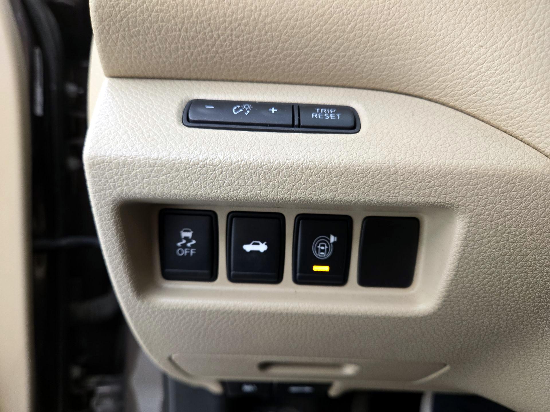 Thumbnail: 2015 Nissan Altima - 13