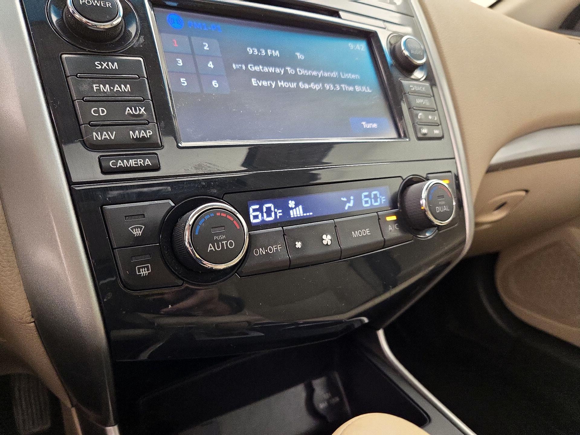 Thumbnail: 2015 Nissan Altima - 16