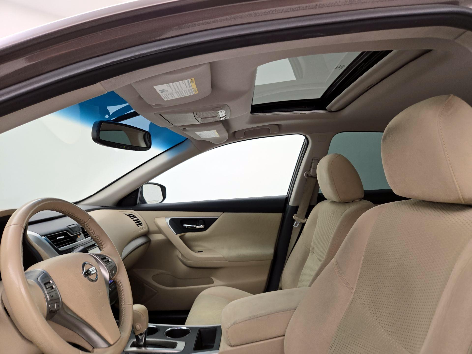 Thumbnail: 2015 Nissan Altima - 19