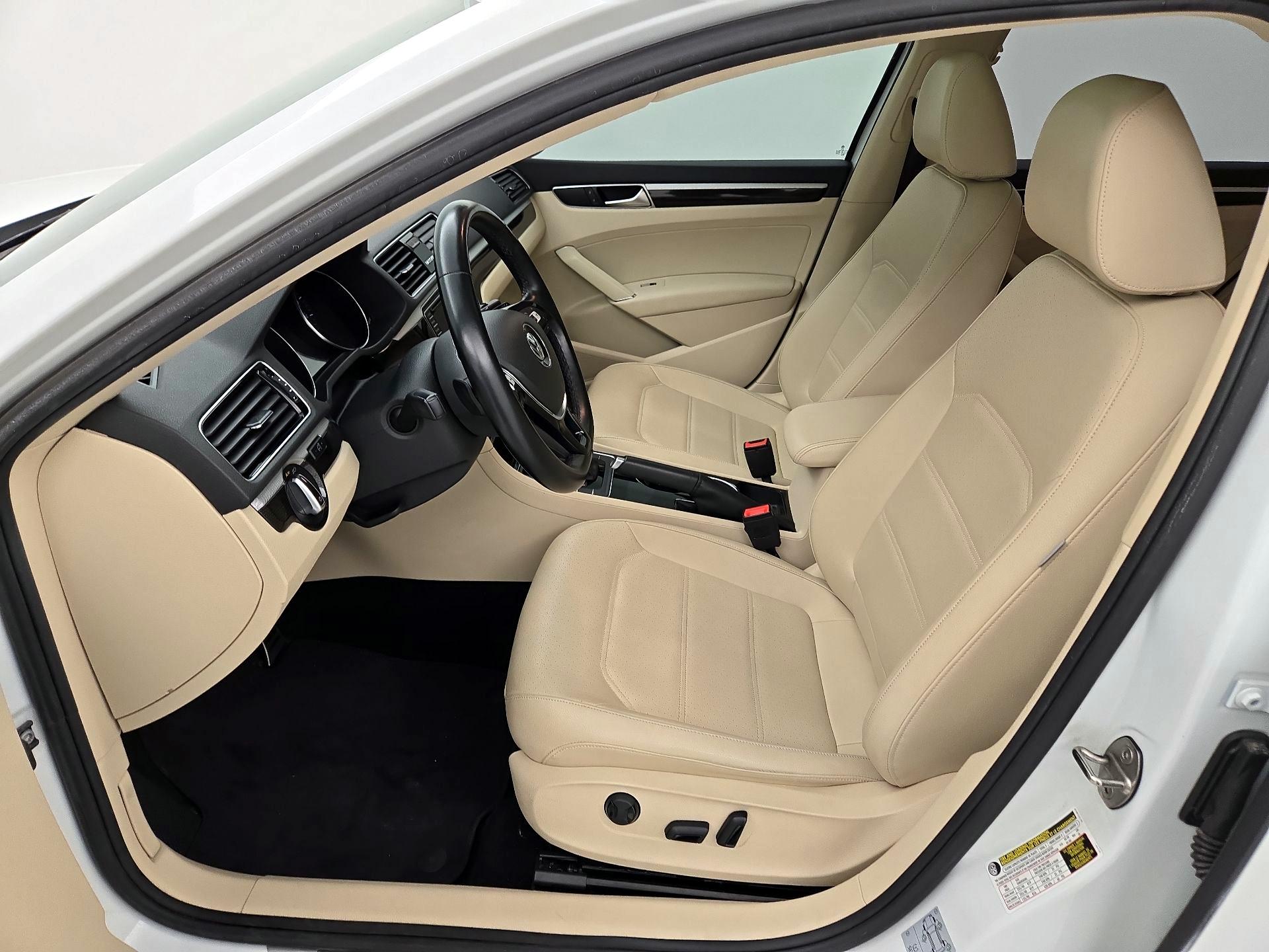Thumbnail: 2019 Volkswagen Passat - 11