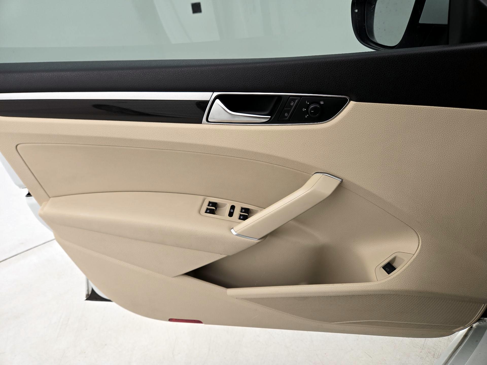 Thumbnail: 2019 Volkswagen Passat - 12