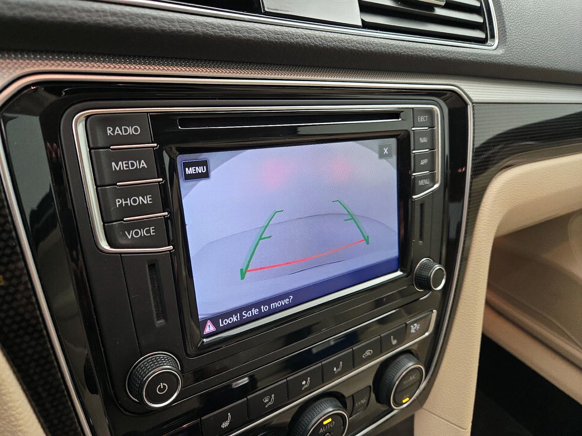 Thumbnail: 2019 Volkswagen Passat - 14