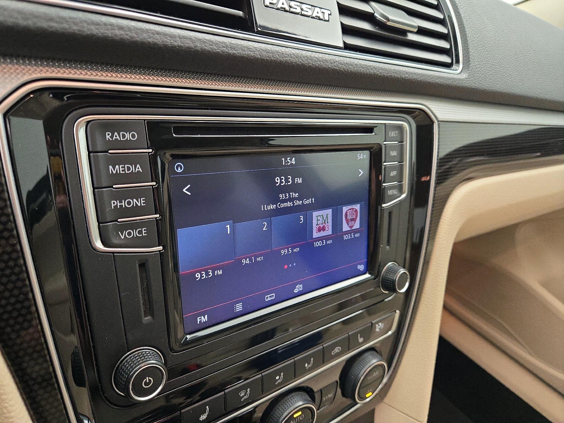 Thumbnail: 2019 Volkswagen Passat - 15