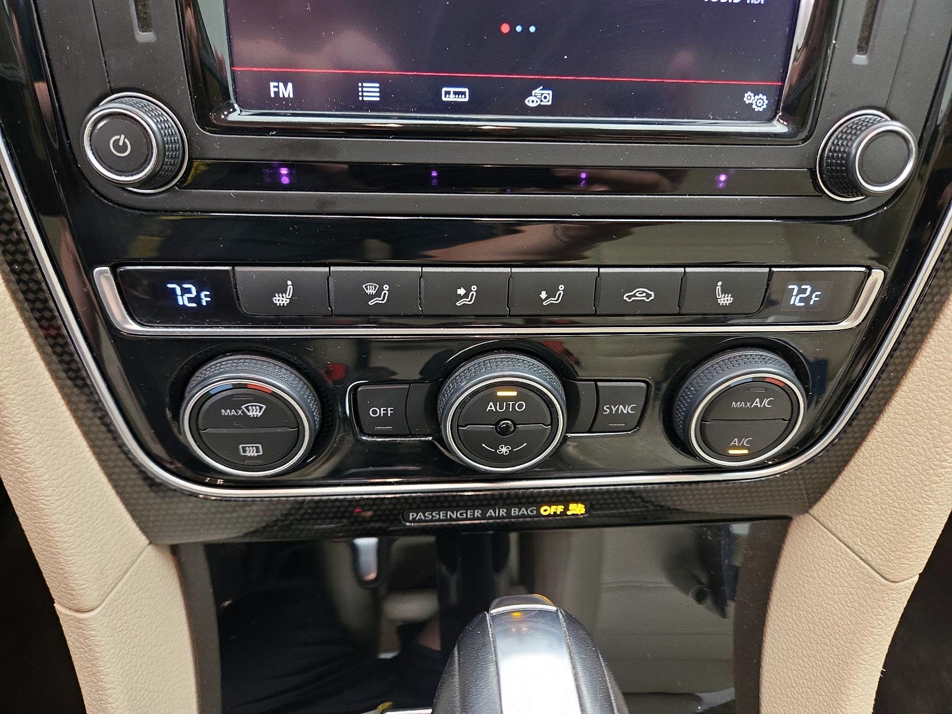 Thumbnail: 2019 Volkswagen Passat - 16