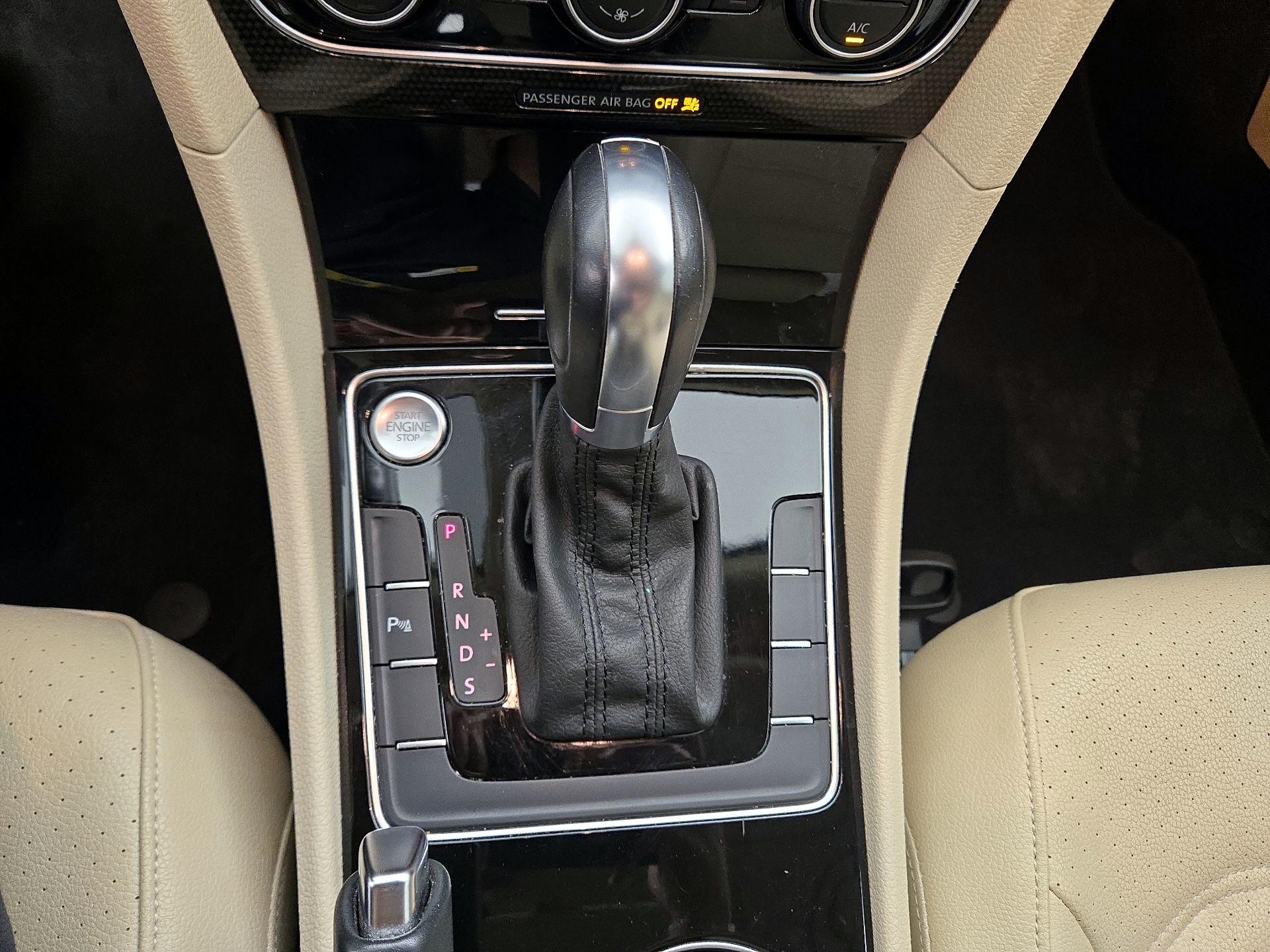 Thumbnail: 2019 Volkswagen Passat - 17