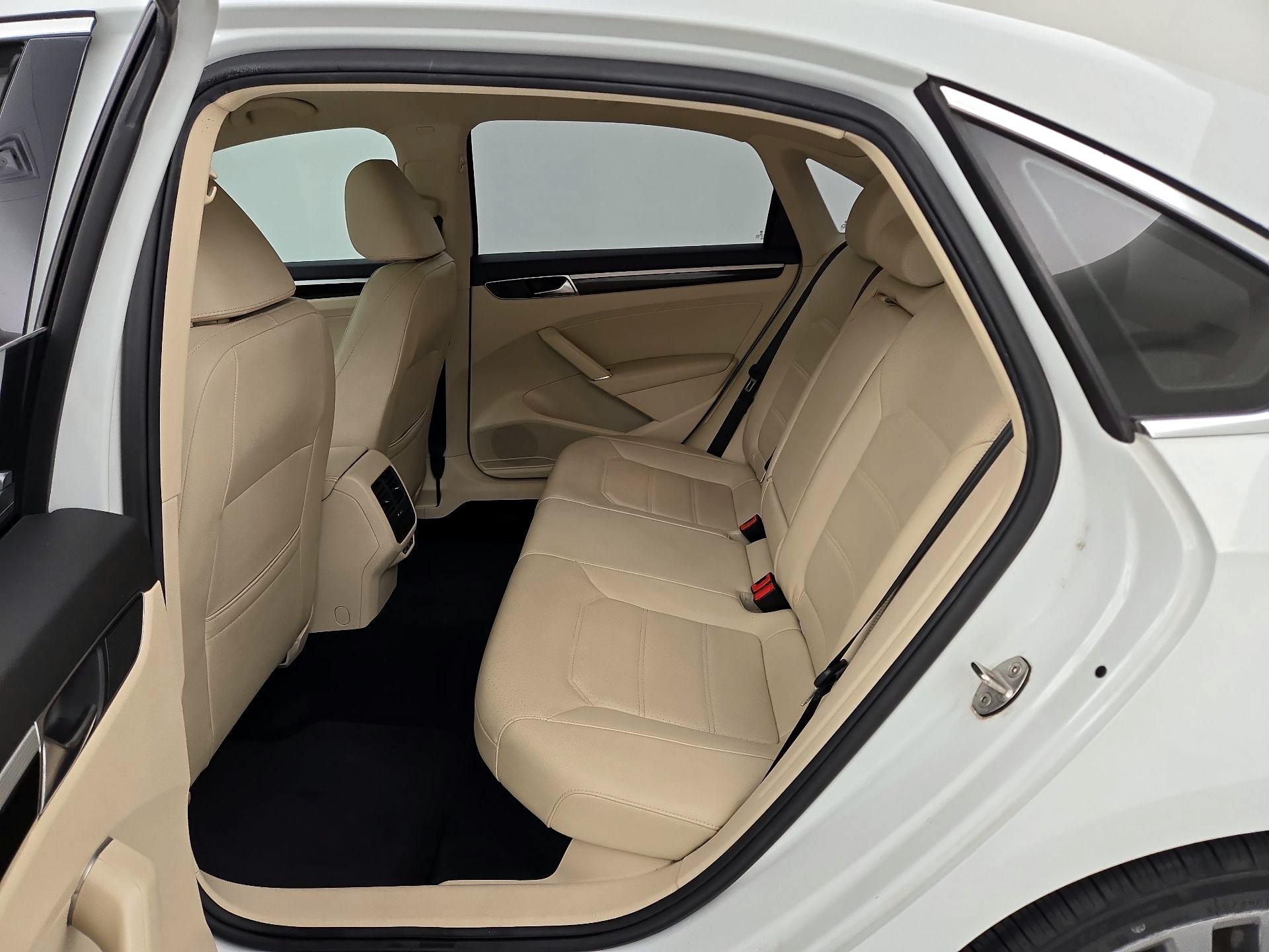 Thumbnail: 2019 Volkswagen Passat - 20