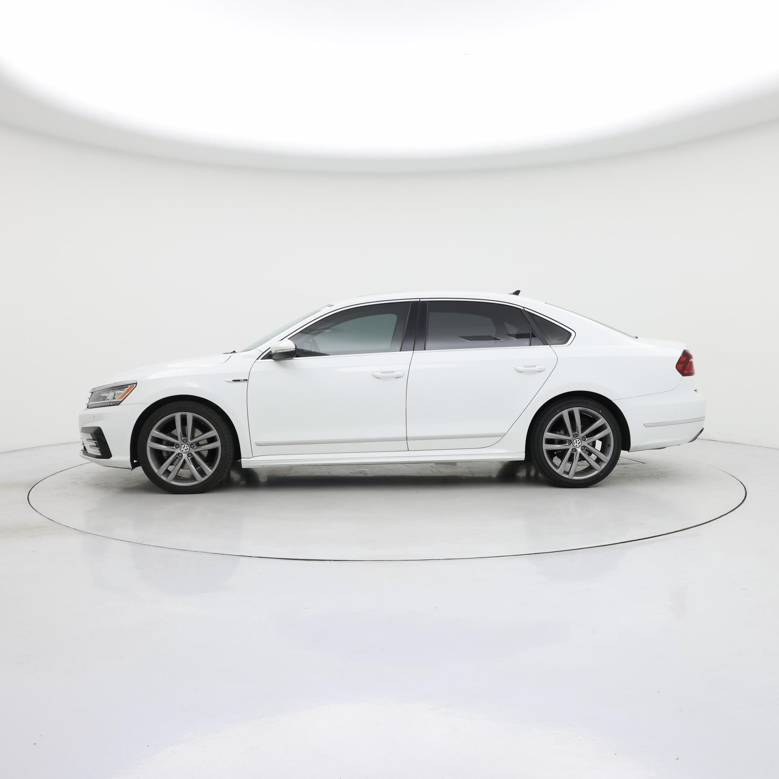 Thumbnail: 2019 Volkswagen Passat - 3